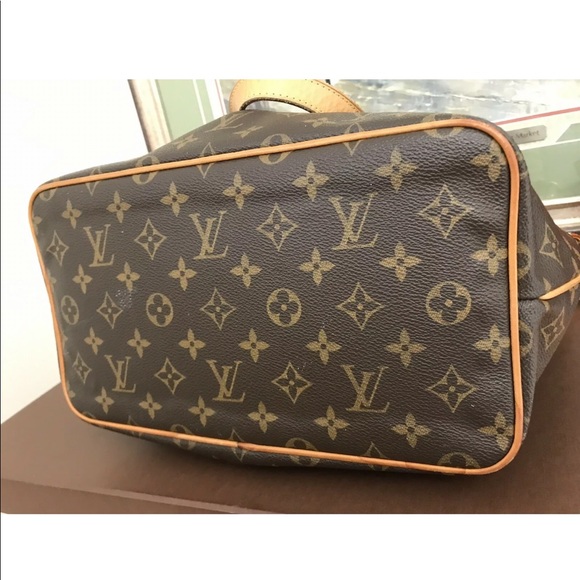 Louis Vuitton shoulder handbag with receipt - Picture 8 of 8